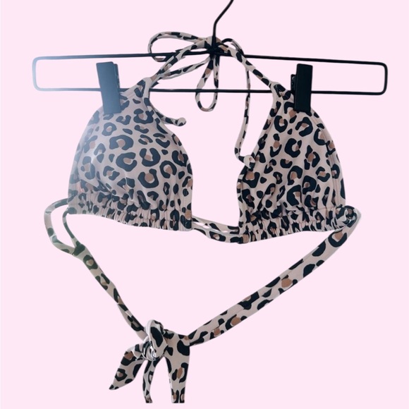 ✨3/$25✨ Target Leopard Bikini Top - Picture 1 of 4